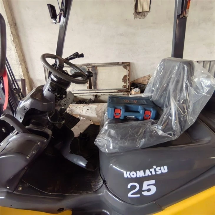 Komatsu FG25T Forklift factory